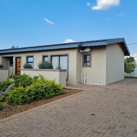 Village Kulture - Guest House Rustenburg Bagian luar foto