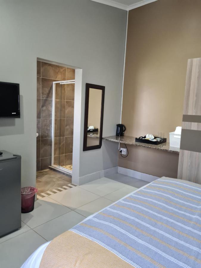Village Kulture - Guest House Rustenburg Bagian luar foto