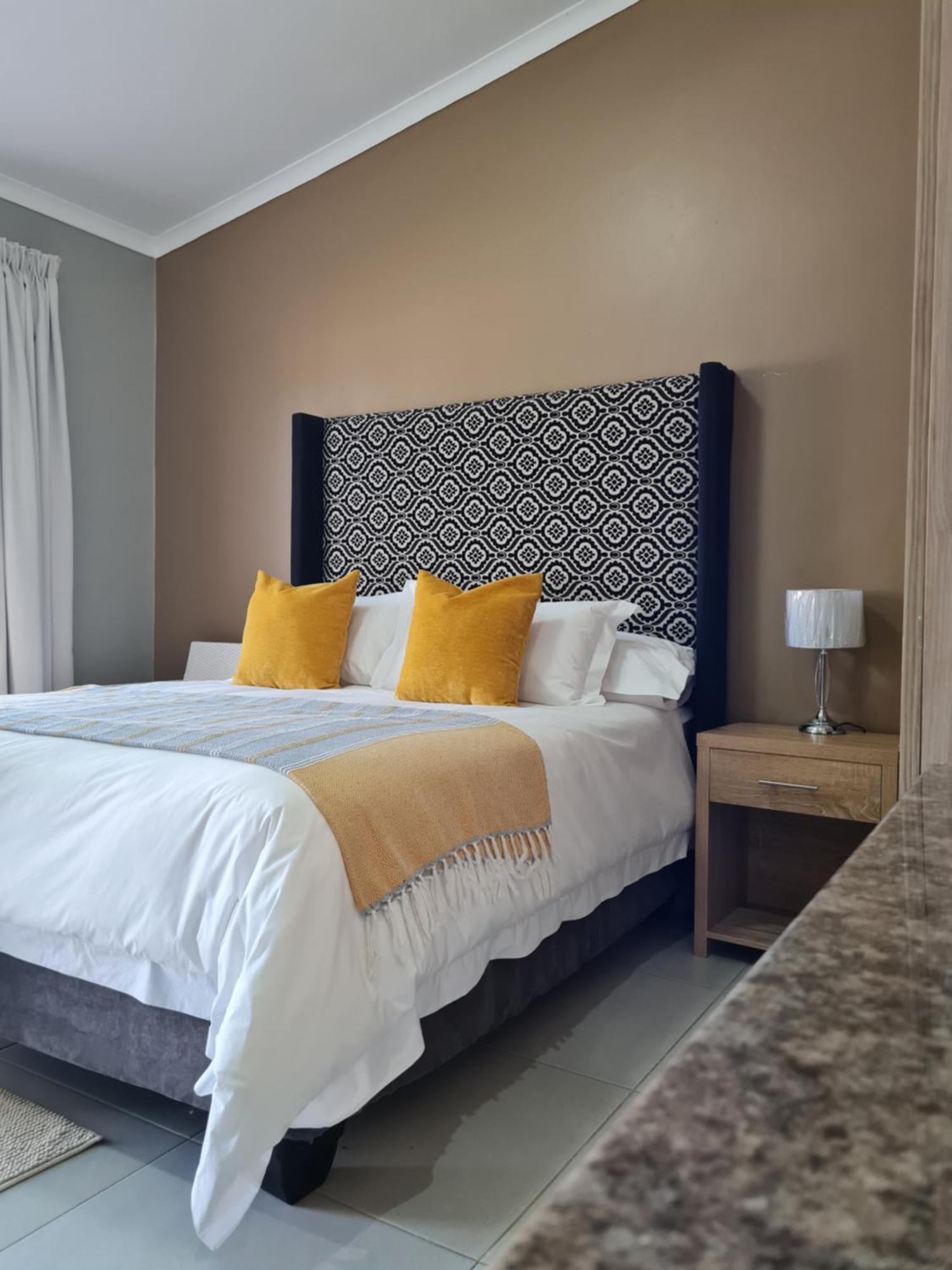 Village Kulture - Guest House Rustenburg Bagian luar foto