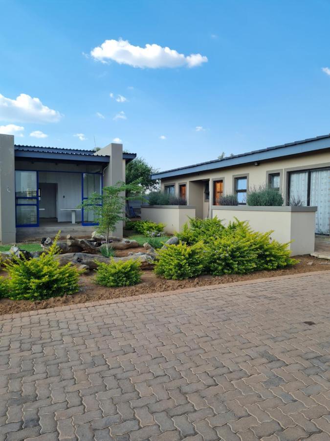Village Kulture - Guest House Rustenburg Bagian luar foto