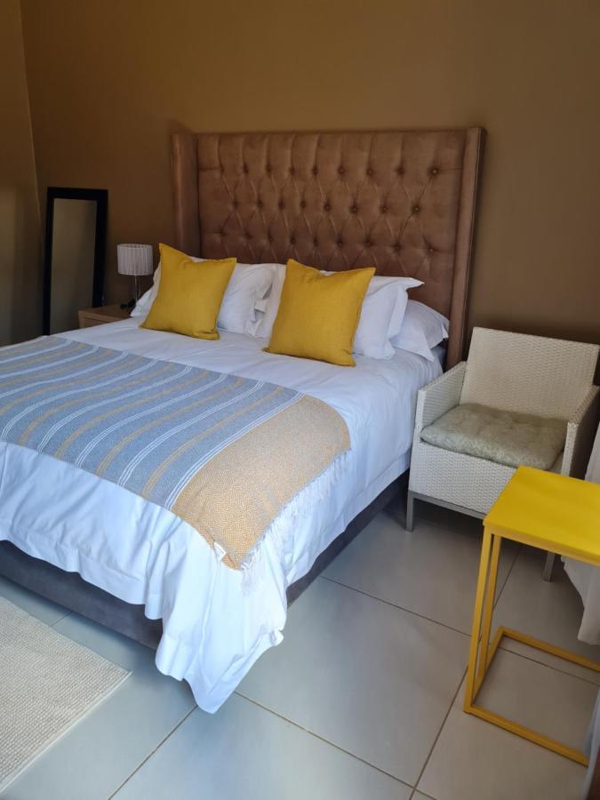 Village Kulture - Guest House Rustenburg Bagian luar foto