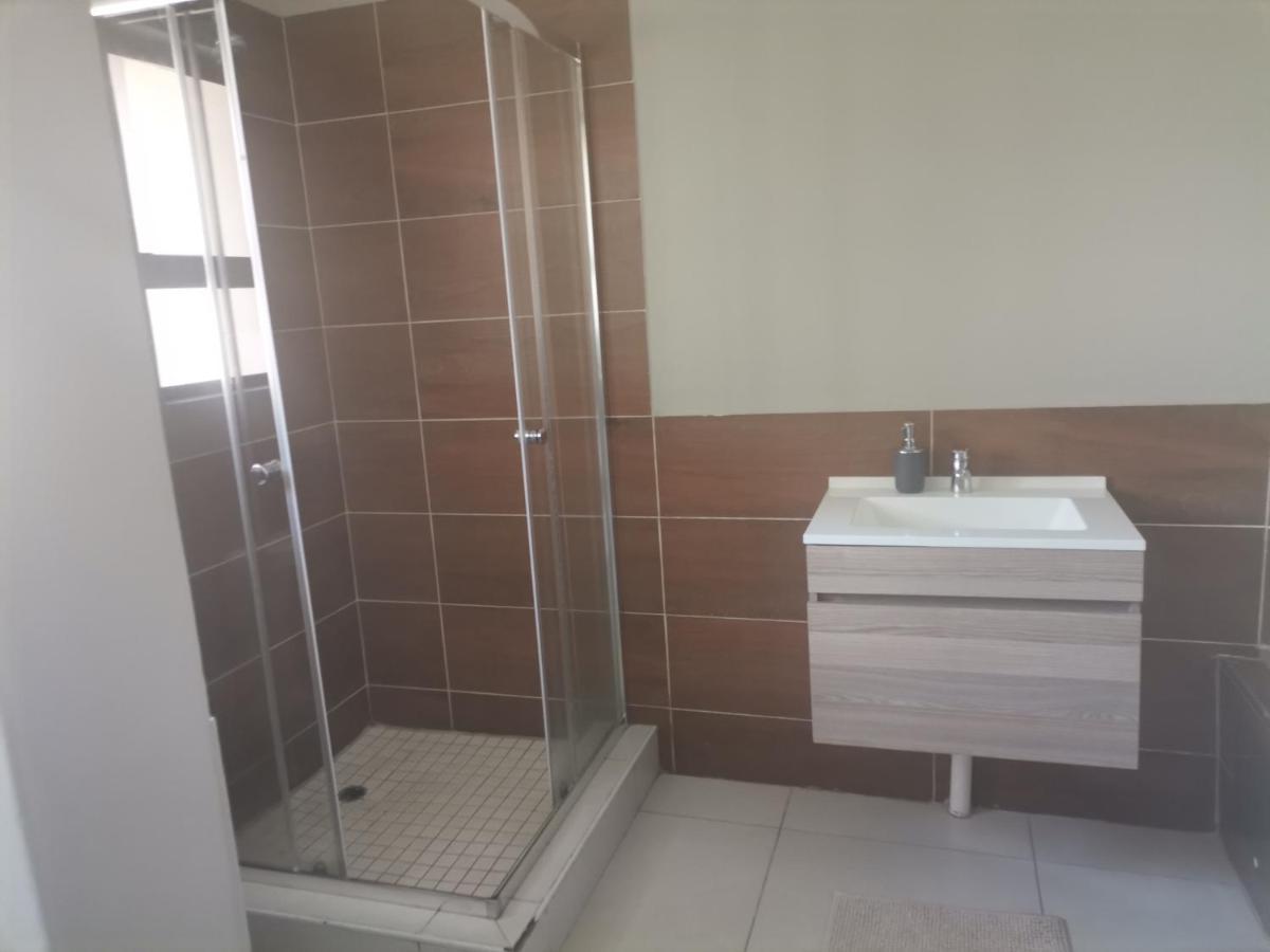 Village Kulture - Guest House Rustenburg Bagian luar foto