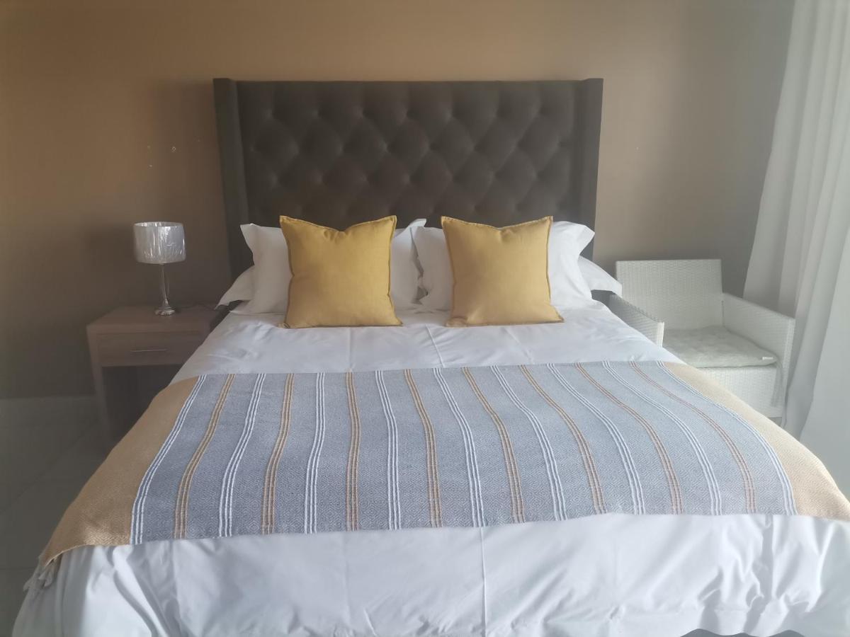 Village Kulture - Guest House Rustenburg Bagian luar foto